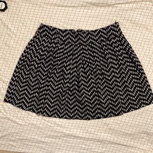 Mini skirt with pleating and dot pattern in white and navy- size large